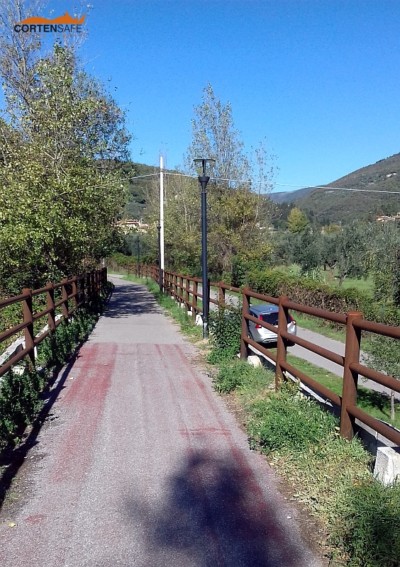 staccionate in acciaio corten per pista ciclabile del fiume Bisenzio - 7