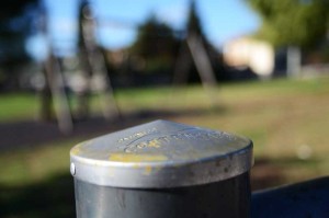 staccionata di protezione parco giochi pubblico