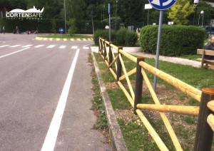 recinzione opera pubblica ad Avio, Trento; parcogiochi
