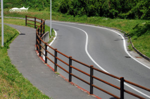 staccionata-acciaio-corten-ciclisti-e-pedoni-protetti-Villasanta-Monza-e-Brianza