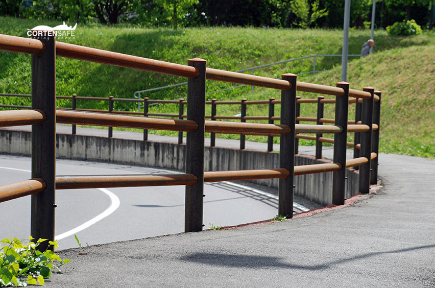 staccionata-acciaio-corten-ciclisti-e-pedoni-protetti-Villasanta-Monza-e-Brianza