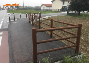 Cortensafe-dissuasori-staccionata-Brunico-acciaio-corten-per-attraversamenti-ciclo-pedonali 1