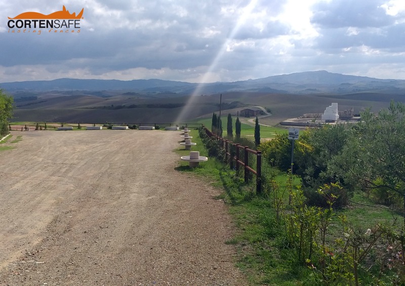 CortenSafe Geländer geben ihr Debüt am Teatro del Silenzio in Lajatico - 10