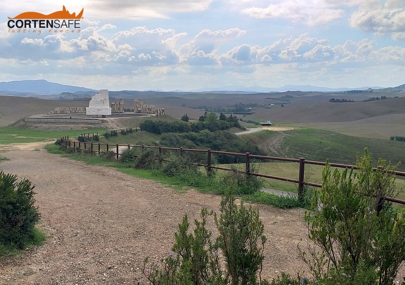 CortenSafe Geländer geben ihr Debüt am Teatro del Silenzio in Lajatico - 3
