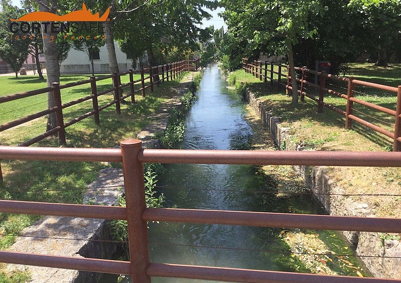 Unsere Zäune aus Cortenstahl gewährleisten der Gemeinde Rosà die gewünschte Sicherheit - 5