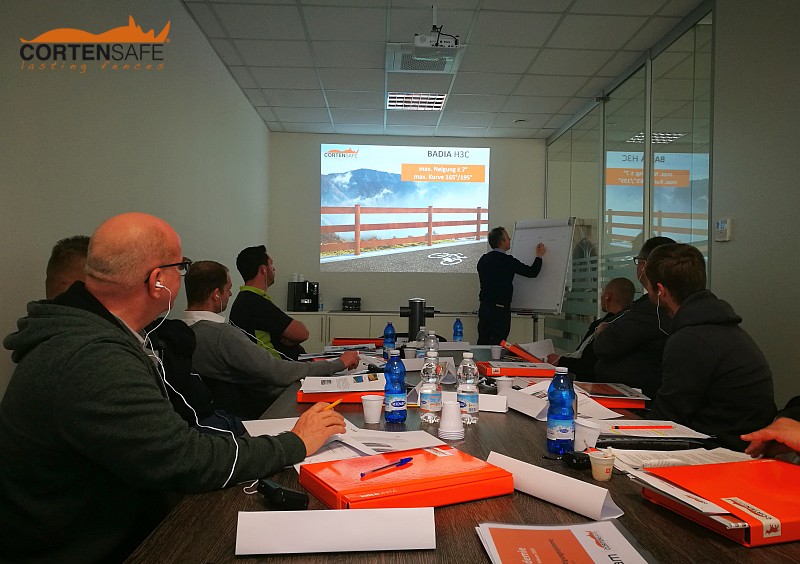 CortenSafe-Verkaufspersonal Schulung zu Cortenstahlzäunen - 1