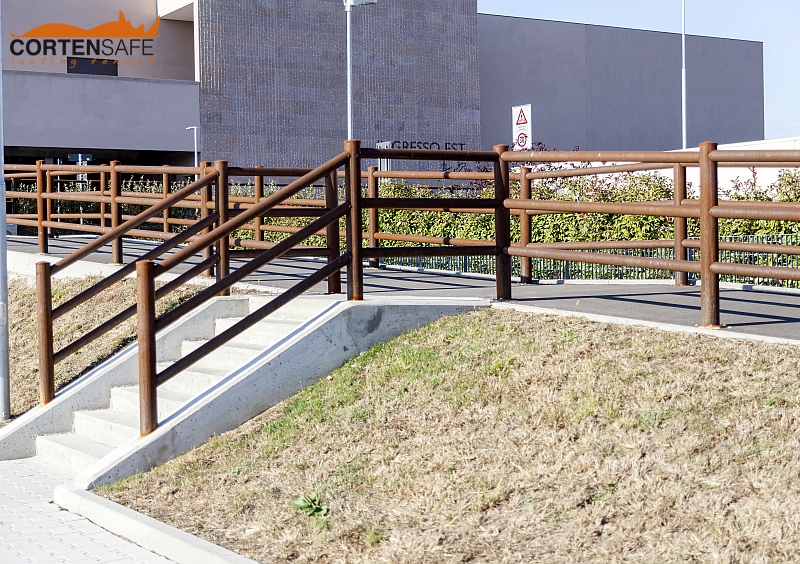 Cortenstahl-Zäune für das Torino Outlet Village - 11