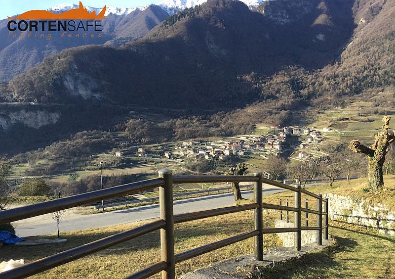 Inserimento-ambientale-perfetto-per-le-staccionate-in-corten-di-CortenSafe (3) Inserimento ambientale perfetto per le staccionate di CortenSafe - 3