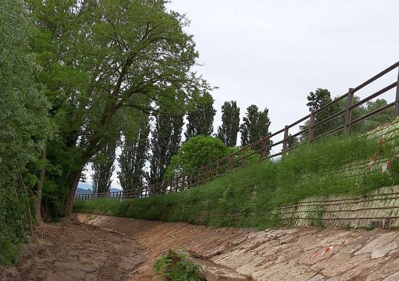 Staccionata in acciaio corten Brunico H3C a protezione di ciclisti e pedoni - Verona - 4