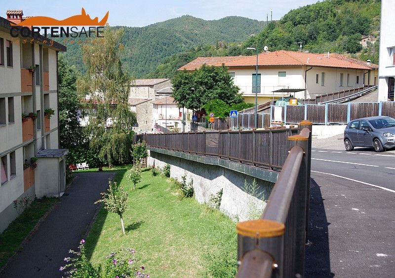 Falcade HO3 Geländer aus Cortenstahl für den Wiederaufbau eines Straßenabschnitts in San Godenzo (Florenz) - 2