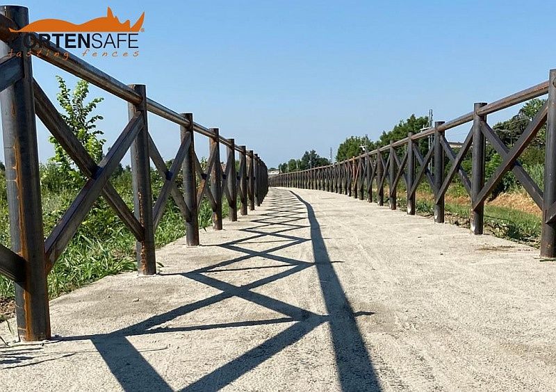 In San Giovanni Novellara wird dank der Cortenstahl Zäune ein angemessenes Sicherheitsniveau garantiert - 1