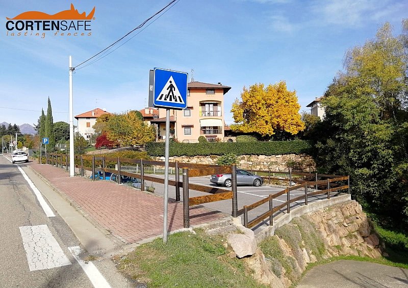 Solidität, Sicherheit und Vielseitigkeit des Geländers Badia H2C für die Gemeinde Lessona - Biella - Italien - 2