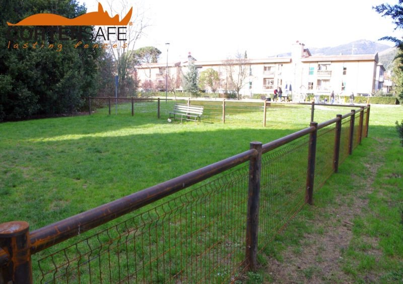 Cortenstahl-Einfriedungen für Hundezonen in Sesto Fiorentino - Florenz - Italien - 2