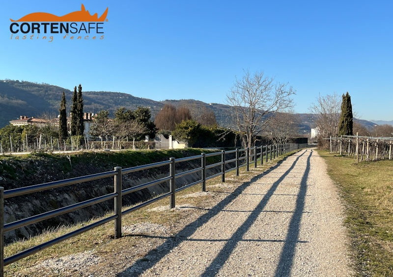 Fertigstellung des Rad- und Fußwegs, der entlang des Wildbachs im Valpantena-Tal (VR) verläuft - 1