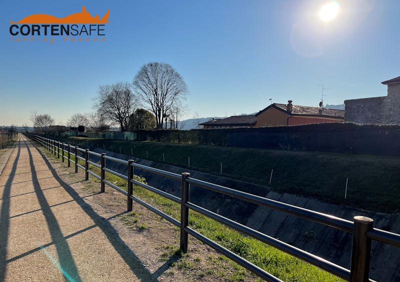 Fertigstellung des Rad- und Fußwegs, der entlang des Wildbachs im Valpantena-Tal (VR) verläuft - 2