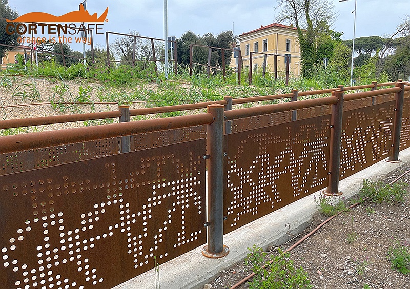 Parapetto-Cles-tutela-la-sicurezza-di-una-scalinata-e-di-una-rampa-per-disabili-14 Parapetto Cles tutela la sicurezza di una scalinata e di una rampa per disabili - 14