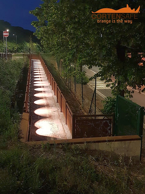 Parapetto-Cles-tutela-la-sicurezza-di-una-scalinata-e-di-una-rampa-per-disabili-7 Parapetto Cles tutela la sicurezza di una scalinata e di una rampa per disabili - 7
