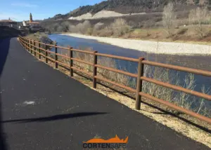 Pista ciclabile protetta con la staccionata Brunico H3C