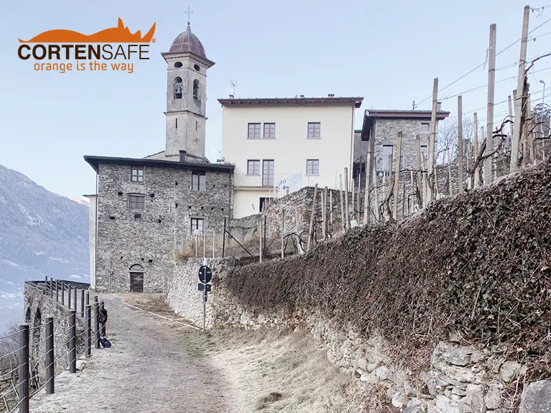 Erhöhte Sicherheit für den Weg zur Wallfahrtskirche Santa Maria della Sassella (SO) mit dem Zaun Stelvio - 2