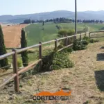Area di sosta protetta con staccionata in corten.