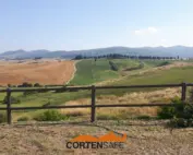 Area di sosta protetta con staccionata in corten.