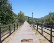 Pista ciclabile di Prato più sicura con staccionata Brunico H3C