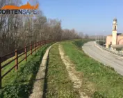 Staccionata Brunico H3C lungo argine ad Ariano nel Polesine.
