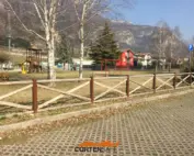 Staccionata Cadore H4C wood per strada ad Avio.