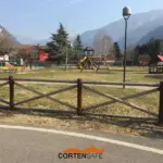 Staccionata Cadore H4C wood per strada ad Avio.