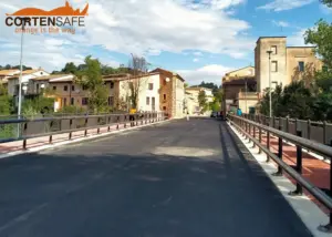 Parapetti Falcade HO2 e Cles H steel e barriere stradali Cervino H2BP-01 per ponte di Belforte nel Chienti.