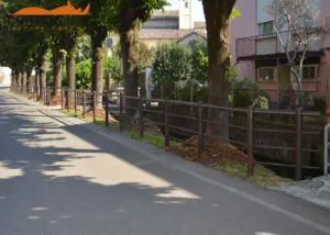 Staccionata Bormio H4C per strada e marciapiede a Boffalora d'Adda.