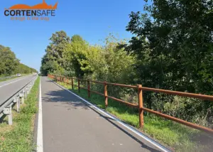 Staccionata Brunico H2C per pista ciclabile di Borghetto Lodigiano.