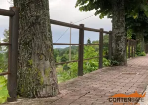 Staccionata Bormio H3C per marciapiede di Castel D'Aiano.