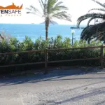 Staccionata Brunico H2C per strada di Cavo di Rio nell'Elba.