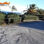 Staccionata Brunico H2C per strada di Cavo di Rio nell'Elba.