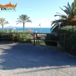 Staccionata Brunico H2C per strada di Cavo di Rio nell'Elba.