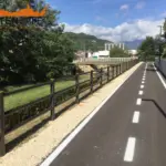 Staccionata Brunico H3C e parapetto Cles H steel per aree pubbliche e ciclabili a Chiampo.