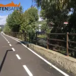 Staccionata Brunico H3C e parapetto Cles H steel per aree pubbliche e ciclabili a Chiampo.