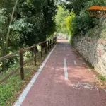 Staccionata Brunico H2C per pista ciclabile di Costermano sul Garda.