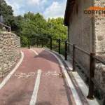 Staccionata Brunico H2C per pista ciclabile di Costermano sul Garda.