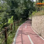 Staccionata Brunico H2C per pista ciclabile di Costermano sul Garda.