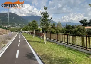 Parapetto Falcade HO3 per pista ciclabile di Costermano del Garda.