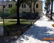 Staccionata Brunico H1C per area di verde pubblico a Forte dei Marmi.