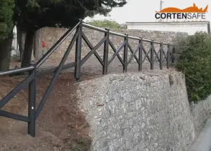 Staccionata Cadore H3C-3 per zona pericolosa a Gaiole in Chianti.