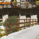 Staccionata Ortisei H3C per marciapiede a Gressoney.