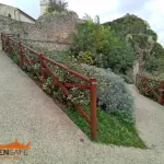Staccionata Cadore H3C-3 per percorso pedonale di Magliano in Toscana.