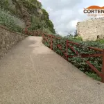 Staccionata Cadore H3C-3 per percorso pedonale di Magliano in Toscana.