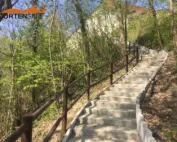 Staccionata Brunico H2C per percorso pedonale a Monaco di Baviera.