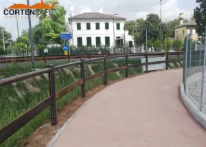 Staccionata Ortisei H2C per pista ciclabile di Monastier.