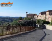 Parapetto Falcade HO3 per strada di Monteleone d'Orvieto.